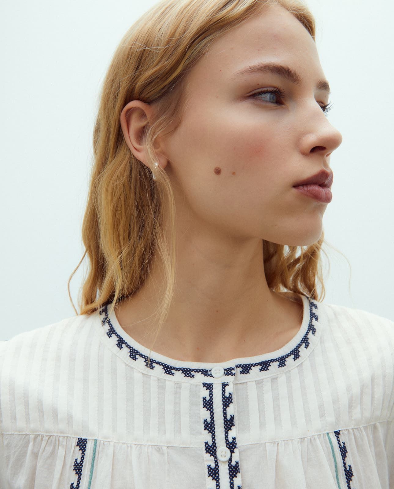 Blusa crudo bordada - Imagen 4