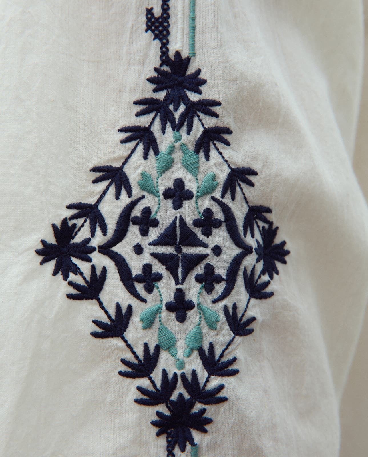 Blusa crudo bordada - Imagen 5