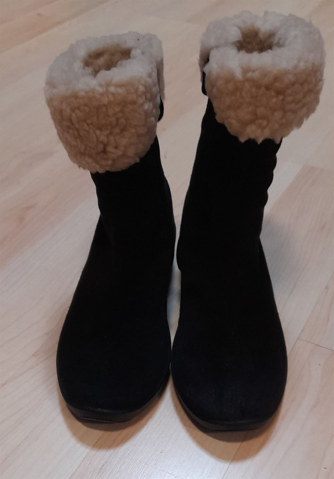 Bota negra C11 - Imagen 1