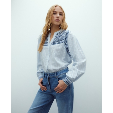 Camisa azul bordada - Imagen 1