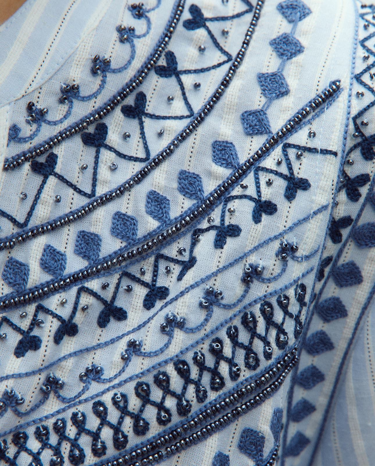 Camisa azul bordada - Imagen 5