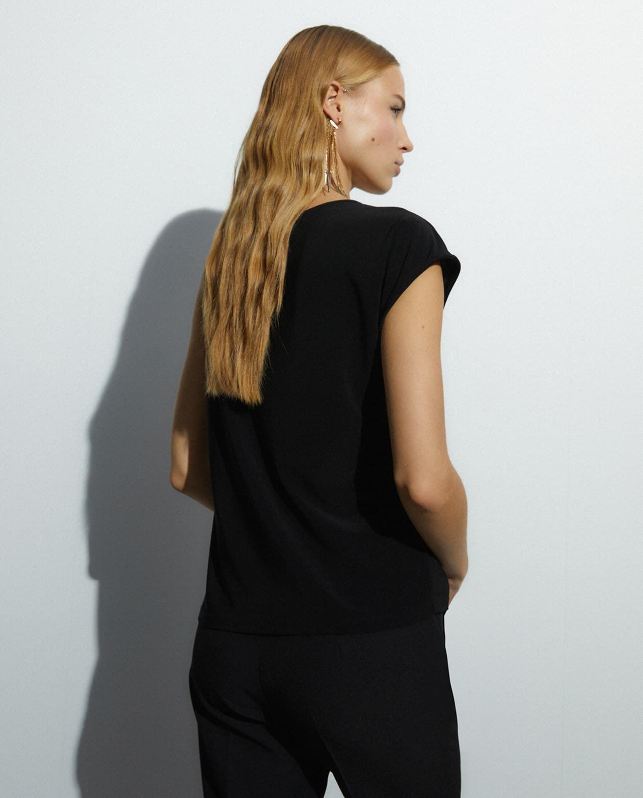 Camiseta negra - Imagen 2