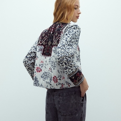 Chaqueta estampada negra - Imagen 2