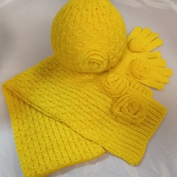 Conjunto gorro, bufanda y guantes en amarillo - Imagen 1