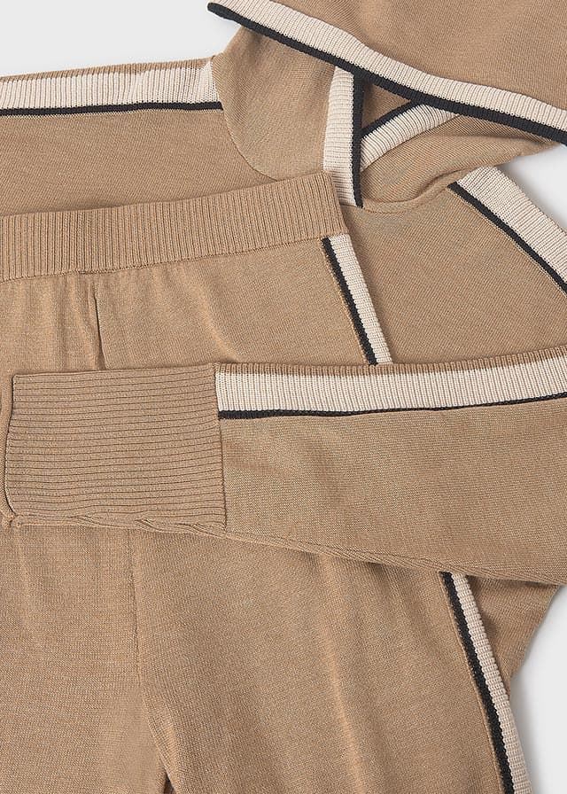Conjunto pantalón y jersey camel - Imagen 4