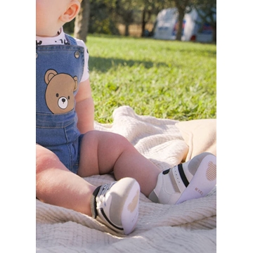 Deportiva blanco-negro - Imagen 1