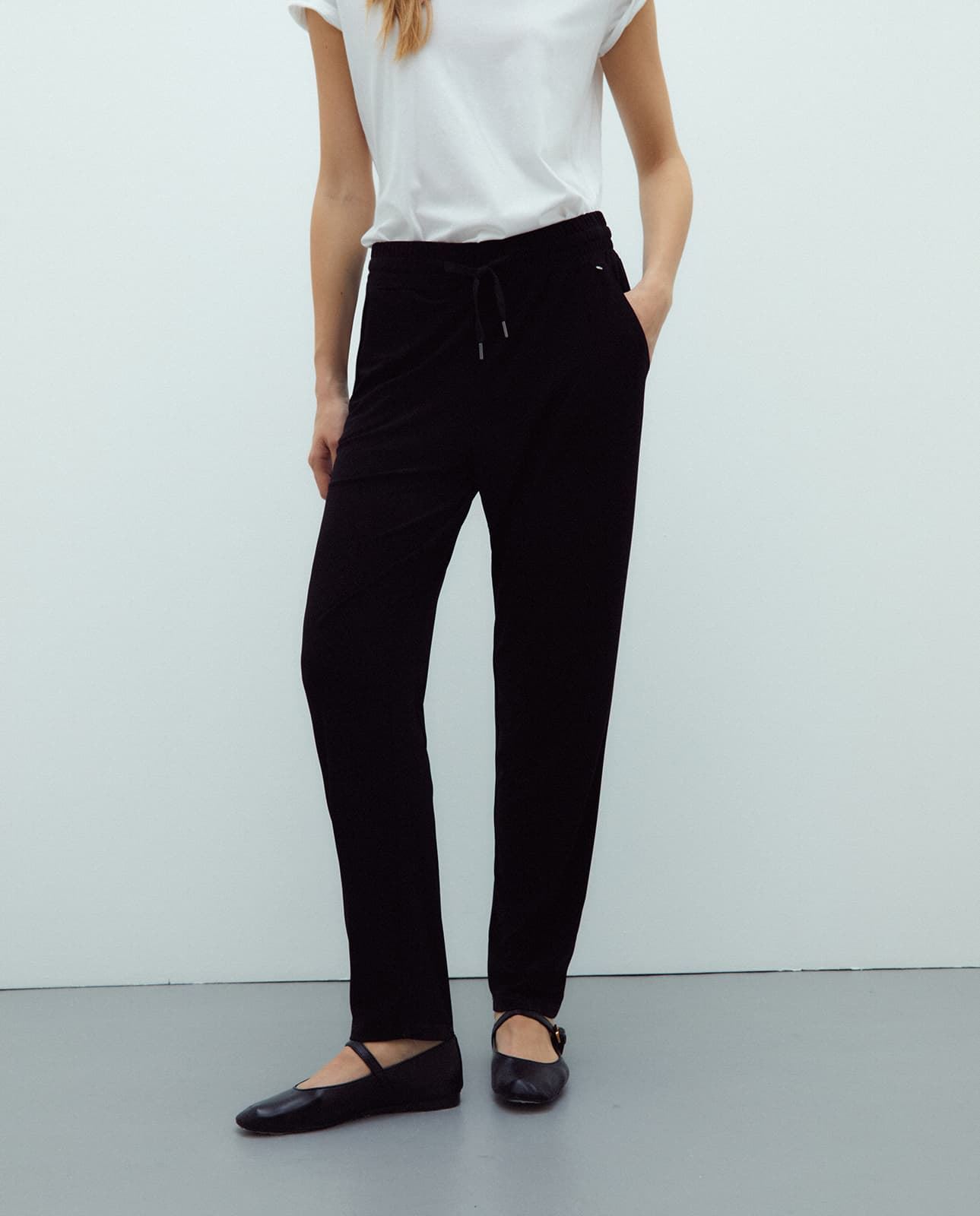 Pantalón jogger negro - Imagen 1