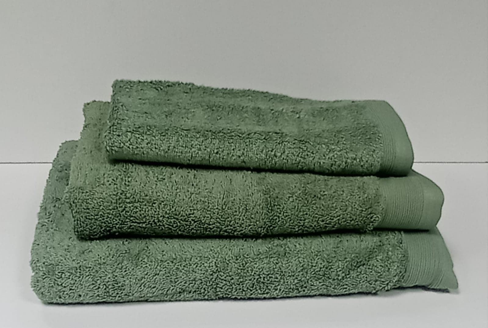 Toalla Trovador VENUS Oliva Rizo 100% algodón 500gr - Imagen 1