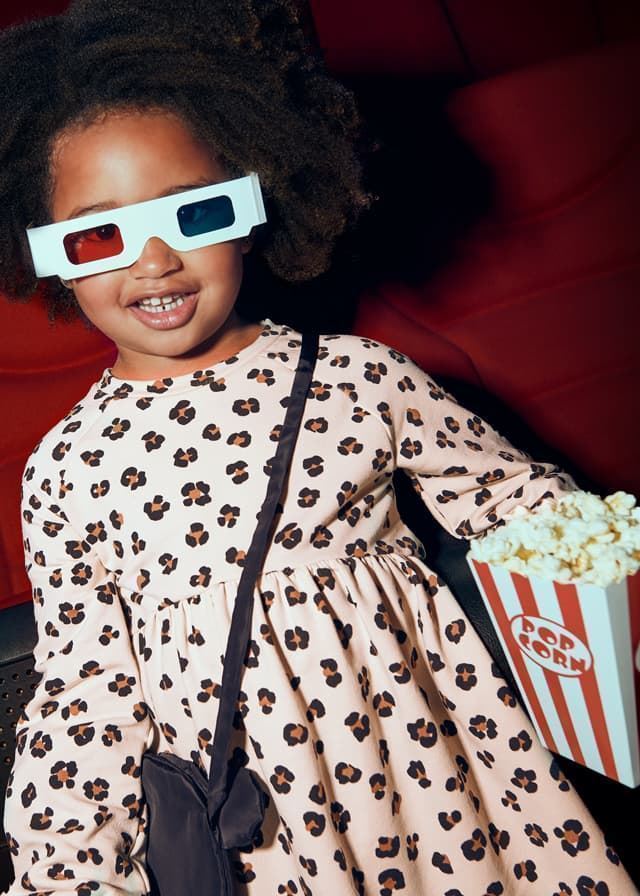 Vestido felpa con bolso - Imagen 2