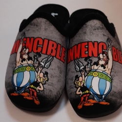 Zapatilla gris invencible - Imagen 1