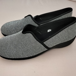 Zapatilla negra lion - Imagen 1