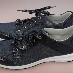 Zapato deportivo azul - Imagen 1