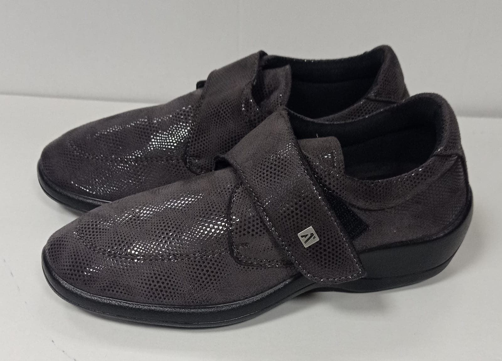 Zapato gris repovesi - Imagen 2