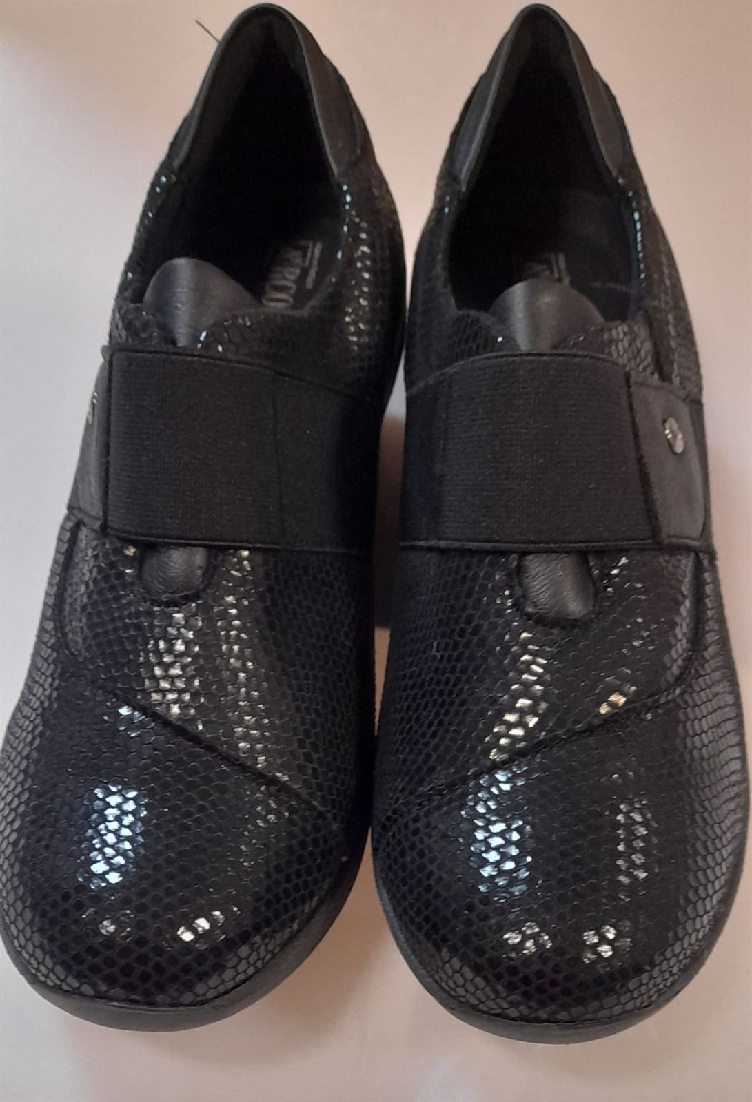 Zapato negro rubí - Imagen 1